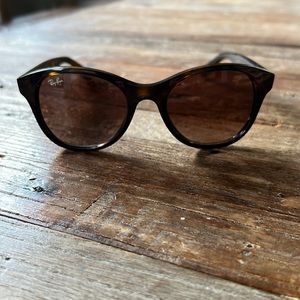 Ray-ban 4203 glasses